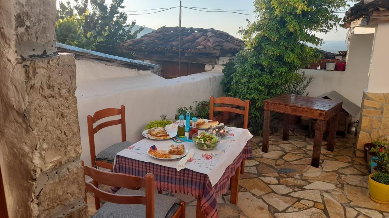 Guest House Luli Берат Екстер'єр фото