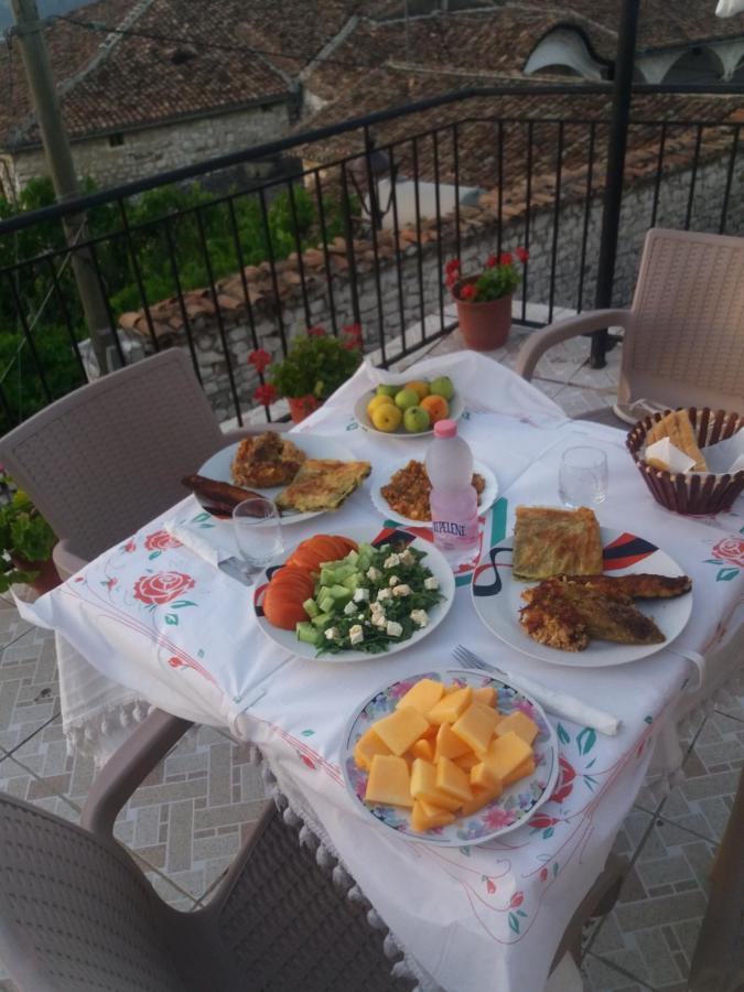 Guest House Luli Берат Екстер'єр фото