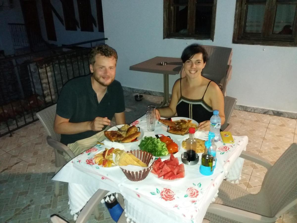 Guest House Luli Берат Екстер'єр фото