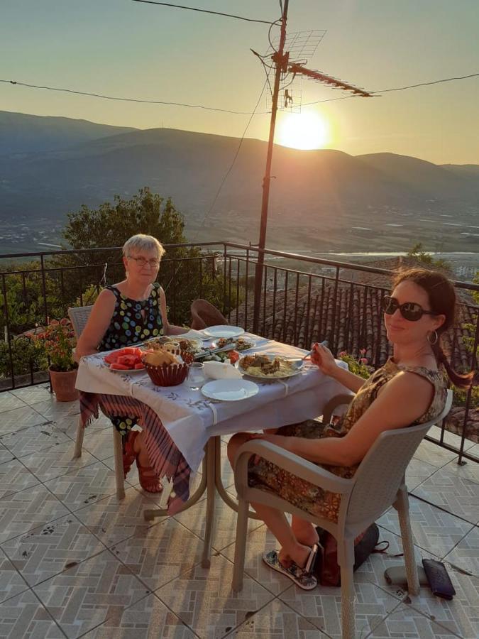 Guest House Luli Берат Екстер'єр фото