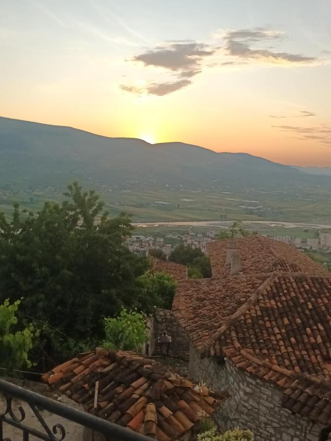 Guest House Luli Берат Екстер'єр фото