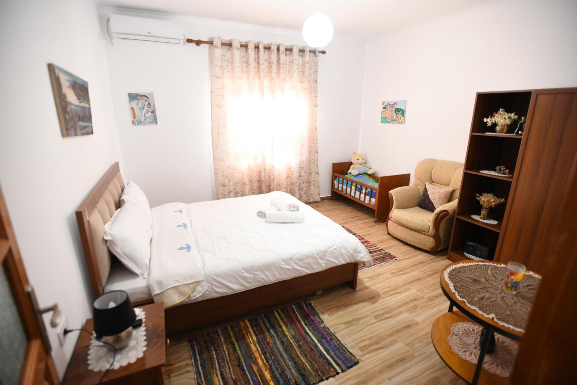 Guest House Luli Берат Екстер'єр фото