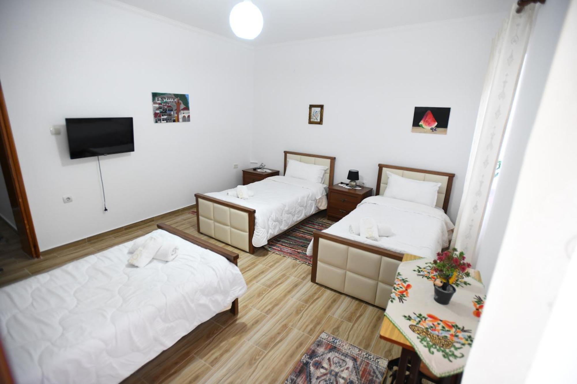 Guest House Luli Берат Екстер'єр фото