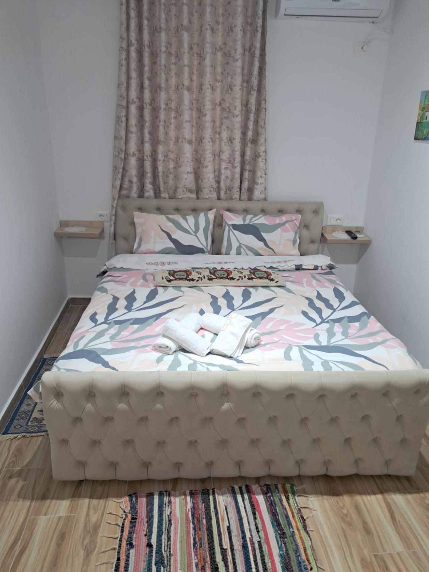 Guest House Luli Берат Екстер'єр фото